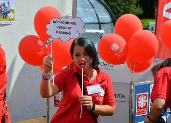 V parku běželi za pěstouny