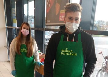 3.041 kg pomoci potřebným