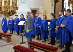 Smíšený pěvecký sbor Salvátor z Chrudimi pod vedením Tomáše Židka doprovázel mši svatou a vystoupil na koncertě pro poutníky 