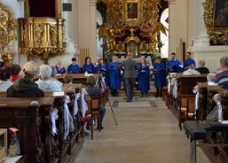 Smíšený pěvecký sbor Salvátor z Chrudimi pod vedením Tomáše Židka doprovázel mši svatou a vystoupil na koncertě pro poutníky 