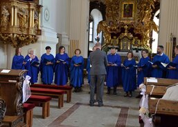 Smíšený pěvecký sbor Salvátor z Chrudimi pod vedením Tomáše Židka doprovázel mši svatou a vystoupil na koncertě pro poutníky 