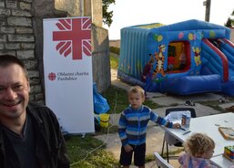 Zázemí pro společenství poutníků, zábavu pro děti a výborné pohoštění připravily dámy z Farní charity Chrudim za pomoci kolegyň, kolegů a dobrovolníků z celé chrudimské Charity
