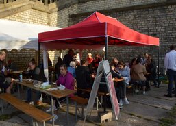 Zázemí pro společenství poutníků, zábavu pro děti a výborné pohoštění připravily dámy z Farní charity Chrudim za pomoci kolegyň, kolegů a dobrovolníků z celé chrudimské Charity