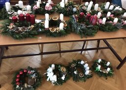 Prodej adventních věnců Staré Jesenčany