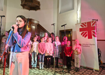 Benefiční vánoční koncert podpořil rodiny v těžkých životních situacích